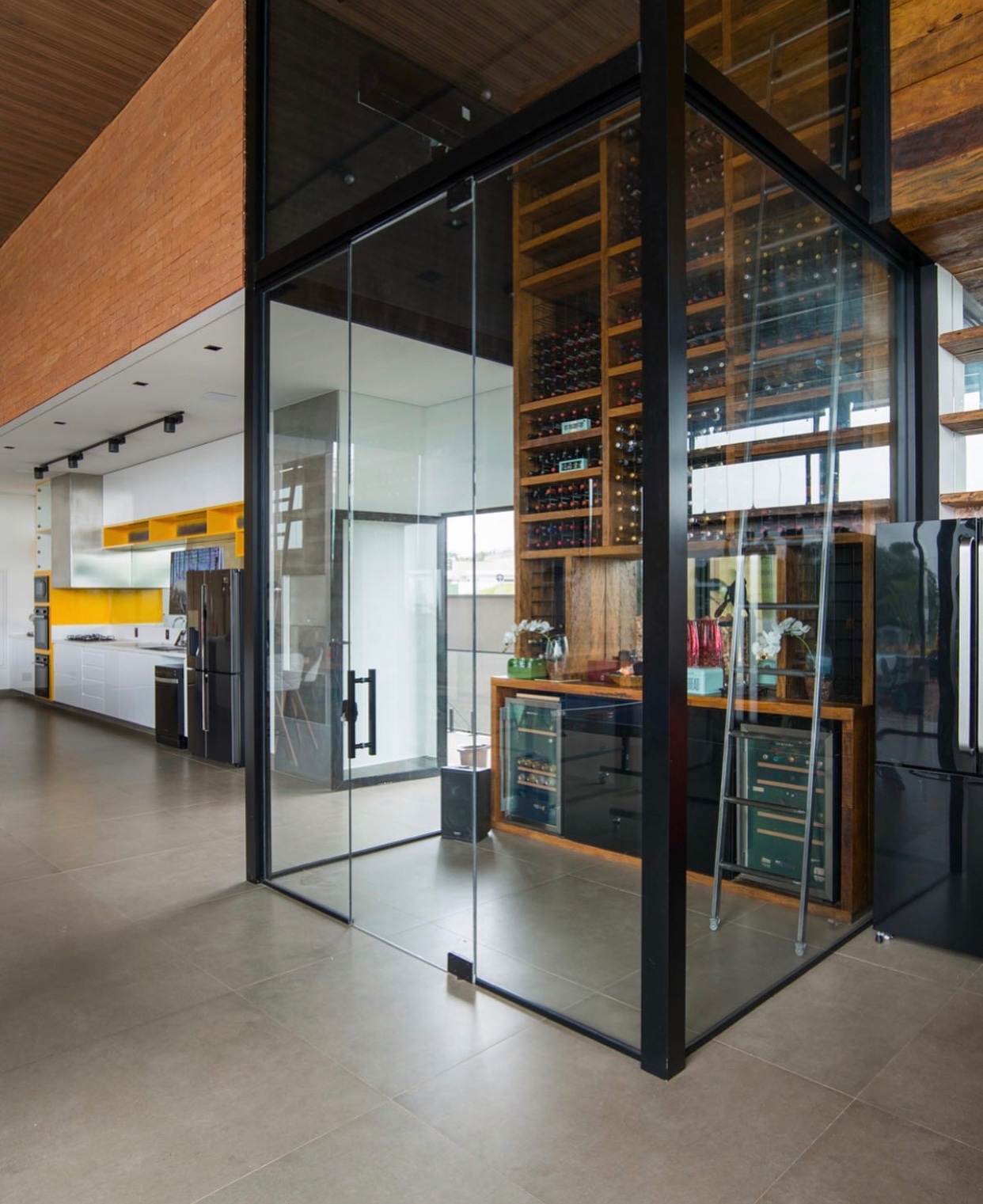 Fechamento de adega com vidro temperado